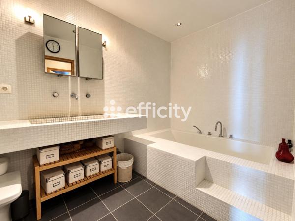 Maison
         4 pièces
        - 141 m² 940 000 € *