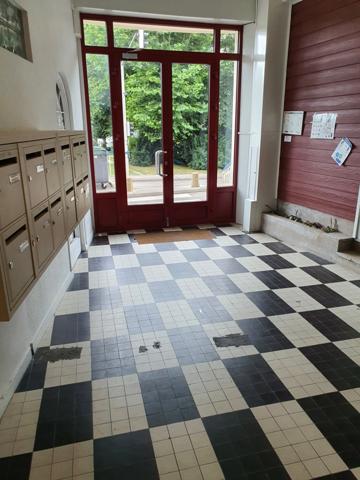 Dpt Vosges (88), à vendre CONTREXEVILLE ENSEMBLE de 7 STUDIOS/CHAMBRES dans résidence avec ascenseur quartier thermal