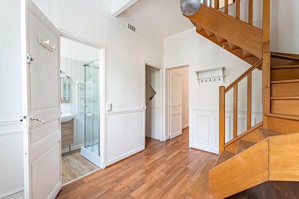 Triplex atypique comme une maisonnette carrefour des Bourguignons
