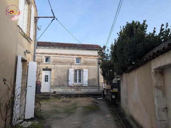 MAISON DE VILLE A COGNAC Maison située dans un quartier ...