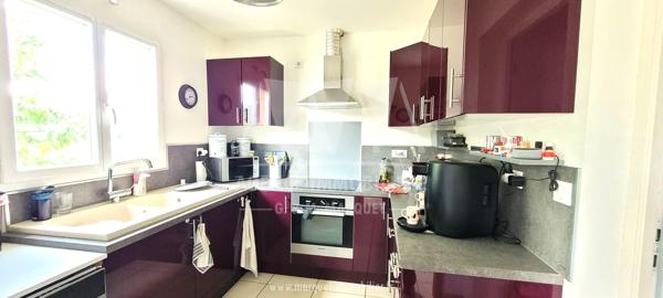 PAVILLON DE PLAIN-PIED DE 106,33 m² AVEC ABRI DE JARDIN ET AUVENT