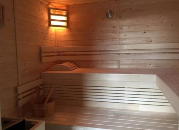 Charente-Maritime (17), A Vendre Murs et Fonds Hôtel-Bureau Piscine Spa de charme 23 N° Proche Océan ILE D'OLERON