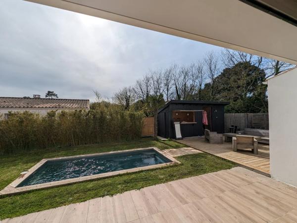 Charente-Maritime (17), A Vendre Murs et Fonds Hôtel-Bureau Piscine Spa de charme 23 N° Proche Océan ILE D'OLERON