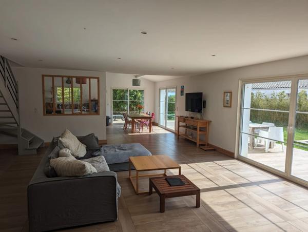 Charente-Maritime (17), A Vendre Murs et Fonds Hôtel-Bureau Piscine Spa de charme 23 N° Proche Océan ILE D'OLERON