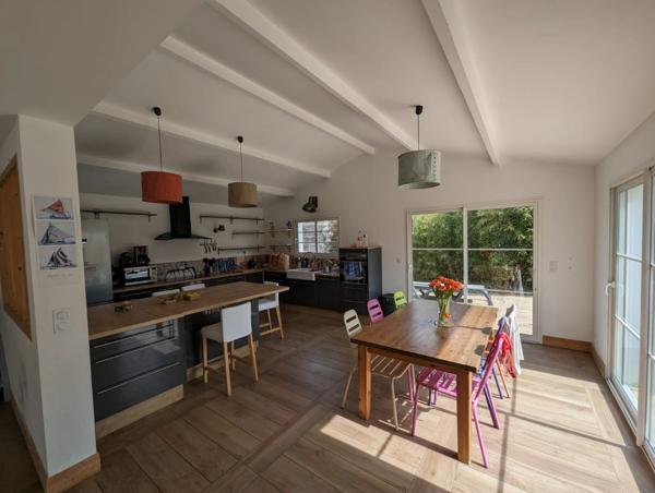 Charente-Maritime (17), A Vendre Murs et Fonds Hôtel-Bureau Piscine Spa de charme 23 N° Proche Océan ILE D'OLERON