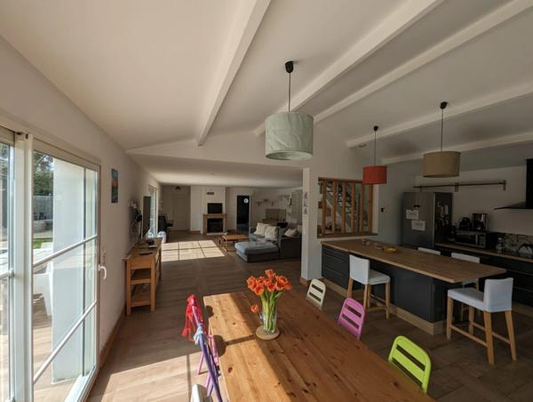 Charente-Maritime (17), A Vendre Murs et Fonds Hôtel-Bureau Piscine Spa de charme 23 N° Proche Océan ILE D'OLERON