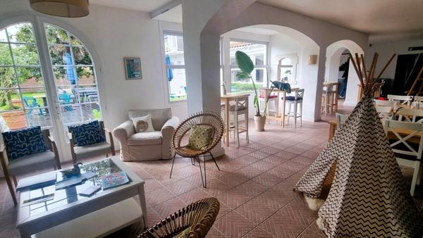 Charente-Maritime (17), A Vendre Murs et Fonds Hôtel-Bureau Piscine Spa de charme 23 N° Proche Océan ILE D'OLERON