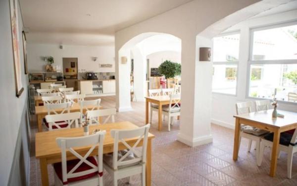 Charente-Maritime (17), A Vendre Murs et Fonds Hôtel-Bureau Piscine Spa de charme 23 N° Proche Océan ILE D'OLERON