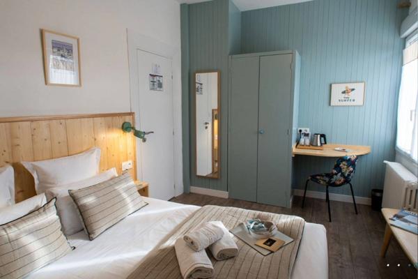 Charente-Maritime (17), A Vendre Murs et Fonds Hôtel-Bureau Piscine Spa de charme 23 N° Proche Océan ILE D'OLERON