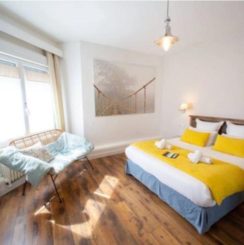 Charente-Maritime (17), A Vendre Murs et Fonds Hôtel-Bureau Piscine Spa de charme 23 N° Proche Océan ILE D'OLERON