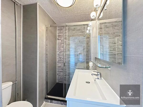 Vente                                                      Appartement
                        
                     3 pièces                      64 m2                     à Roanne