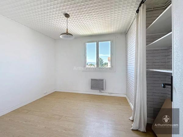 Vente                                                      Appartement
                        
                     3 pièces                      64 m2                     à Roanne