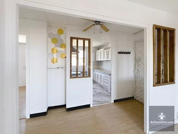 Vente                                                      Appartement
                        
                     3 pièces                      64 m2                     à Roanne