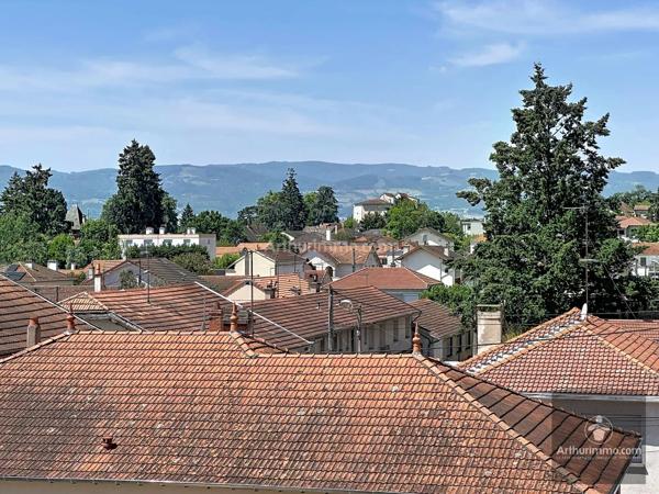 Vente                                                      Appartement
                        
                     3 pièces                      64 m2                     à Roanne