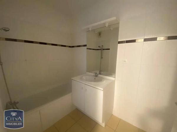 Appartement à louer 2 pièces 43.62m² Le Passage (47520)