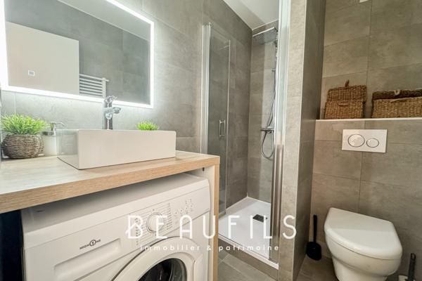 La Grande-Motte (34280) Exclusivité - La Grande Motte - Centre Ville - Appartement refait à neuf en dernier étage rénové - parking pr