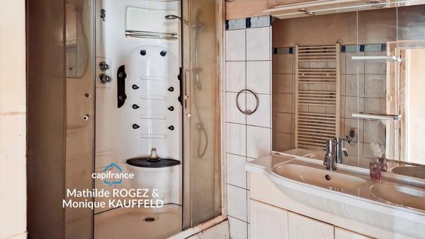 Immeuble à vendre SAINT MARTIN DES OLMES (63) 4 appartements avec 1,2 hectare de terrain