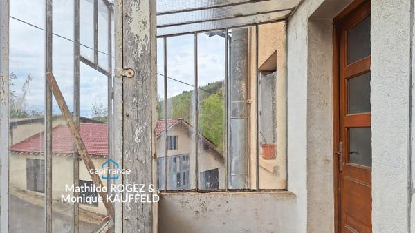 Immeuble à vendre SAINT MARTIN DES OLMES (63) 4 appartements avec 1,2 hectare de terrain