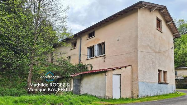 Immeuble à vendre SAINT MARTIN DES OLMES (63) 4 appartements avec 1,2 hectare de terrain