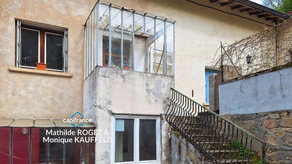 Immeuble à vendre SAINT MARTIN DES OLMES (63) 4 appartements avec 1,2 hectare de terrain