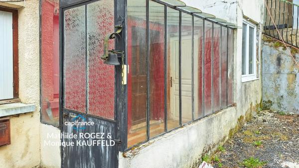 Immeuble à vendre SAINT MARTIN DES OLMES (63) 4 appartements avec 1,2 hectare de terrain