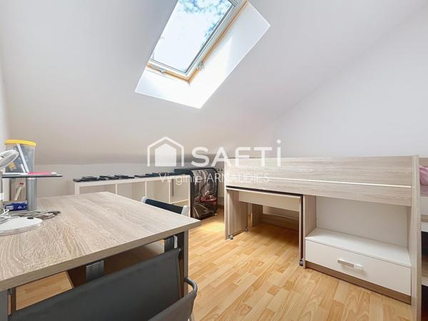 CONFLANS STE HONORINE, maison avec piscine idéalement située !!