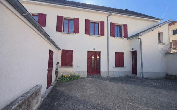 Maison à vendre    5 pièces •  Le Coudray-Montceaux