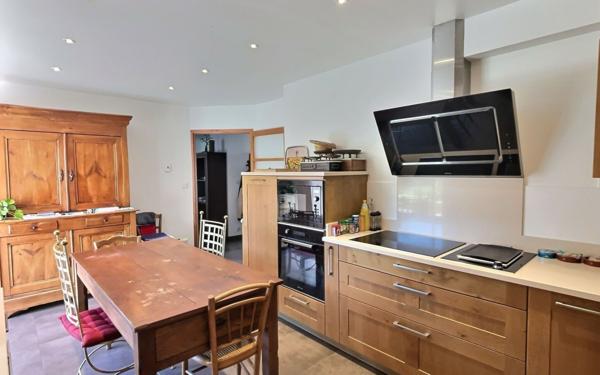 Maison à vendre    5 pièces •  Le Coudray-Montceaux