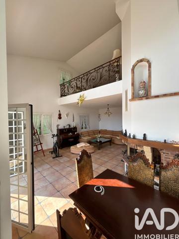 Maison à vendre 8 pièces 200 m² Saint-André-de-la-Roche