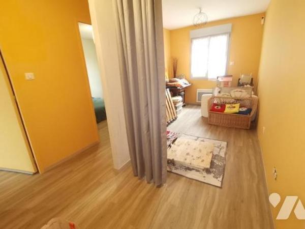  Nichée dans un environnement calme et verdoyant, cette maison de plain-pied offre un cadre de ...