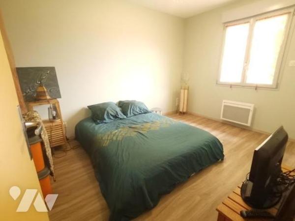  Nichée dans un environnement calme et verdoyant, cette maison de plain-pied offre un cadre de ...