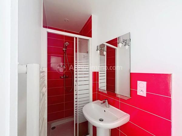 Location                                                      Appartement
                        
                     1 pièces                      20 m2                     à Clermont-Ferrand