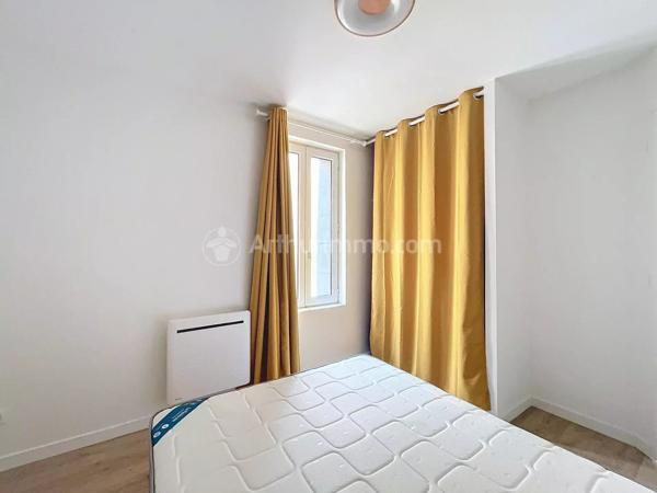 Location                                                      Appartement
                        
                     2 pièces                      22 m2                     à Clermont-Ferrand