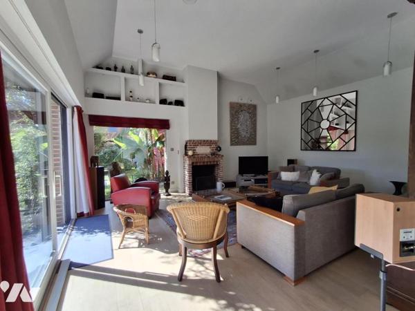 Maison individuelle construite en 1983 - 195m² habitables -GARAGE de 51m² + JARDIN 735m²