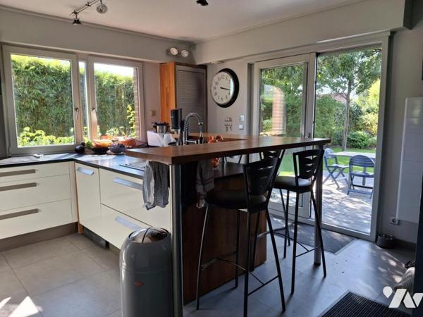 Maison individuelle construite en 1983 - 195m² habitables -GARAGE de 51m² + JARDIN 735m²