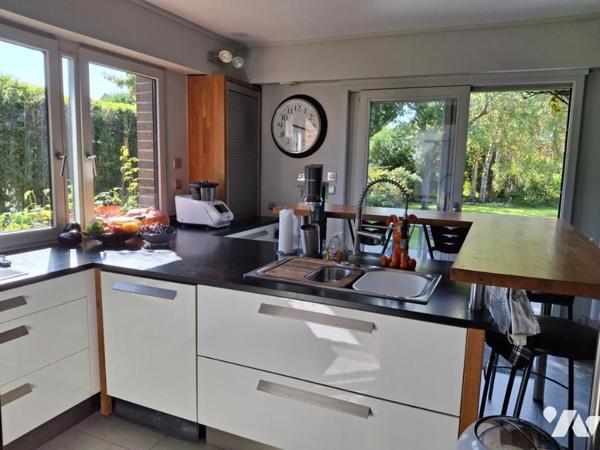 Maison individuelle construite en 1983 - 195m² habitables -GARAGE de 51m² + JARDIN 735m²