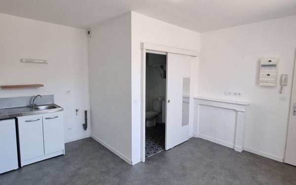 Immeuble à vendre    6 pièces • 87,20 m2 Poitiers