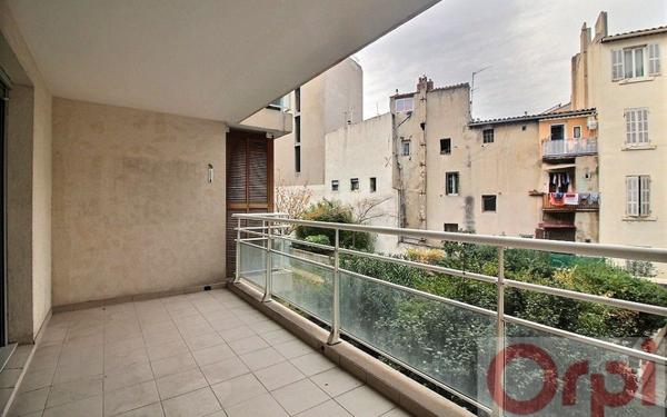 Appartement à vendre    3 pièces • 72,39 m2 Marseille 1