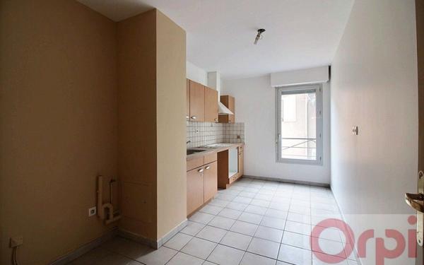 Appartement à vendre    3 pièces • 72,39 m2 Marseille 1