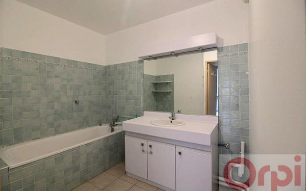 Appartement à vendre    3 pièces • 72,39 m2 Marseille 1