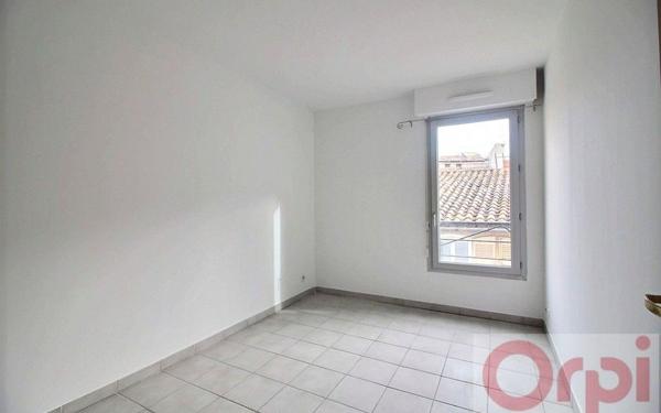 Appartement à vendre    3 pièces • 72,39 m2 Marseille 1