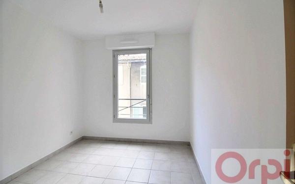 Appartement à vendre    3 pièces • 72,39 m2 Marseille 1