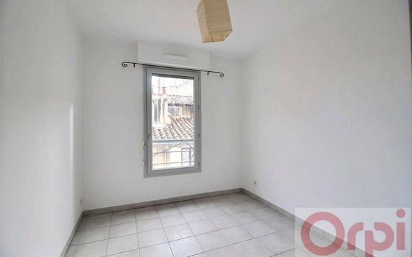 Appartement à vendre    3 pièces • 72,39 m2 Marseille 1
