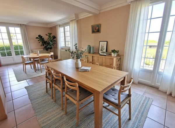 À 10 min de Tours – Spacieuse maison 6 chambres sur grand terrain avec dépendances