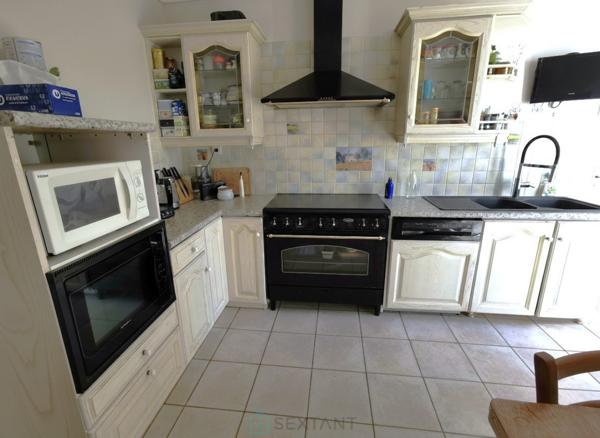 À 10 min de Tours – Spacieuse maison 6 chambres sur grand terrain avec dépendances