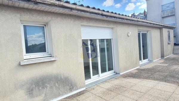 Vente t3 Angouleme (16000), 61.00m² avec 3 pièce(s) dont 2 chambre(s) sur 40.00m² de terrain. Agence Allard Brimeaud