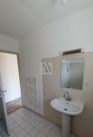 Vente t3 Angouleme (16000), 61.00m² avec 3 pièce(s) dont 2 chambre(s) sur 40.00m² de terrain. Agence Allard Brimeaud