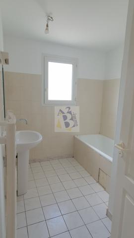 Vente t3 Angouleme (16000), 61.00m² avec 3 pièce(s) dont 2 chambre(s) sur 40.00m² de terrain. Agence Allard Brimeaud