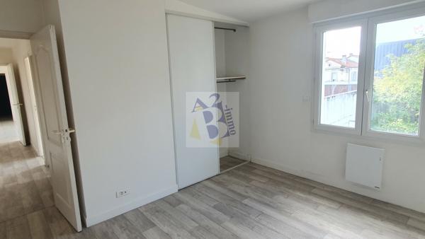 Vente t3 Angouleme (16000), 61.00m² avec 3 pièce(s) dont 2 chambre(s) sur 40.00m² de terrain. Agence Allard Brimeaud