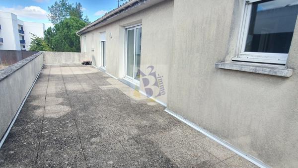 Vente t3 Angouleme (16000), 61.00m² avec 3 pièce(s) dont 2 chambre(s) sur 40.00m² de terrain. Agence Allard Brimeaud